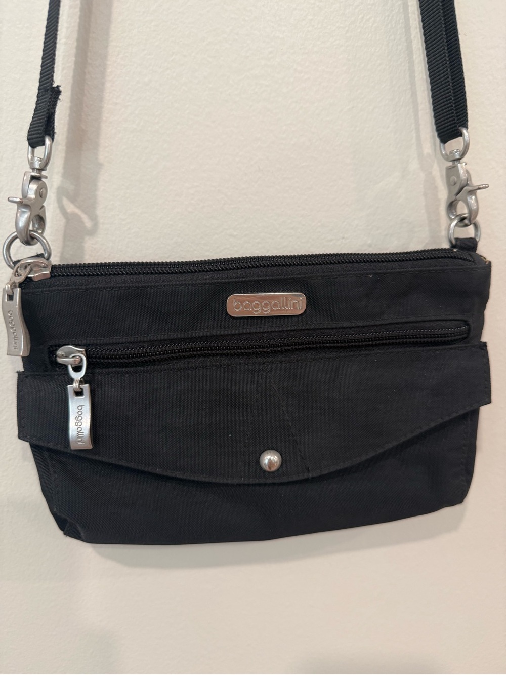 Baggallini Black Plaza Mini Crossbody Bag Travel Wallet